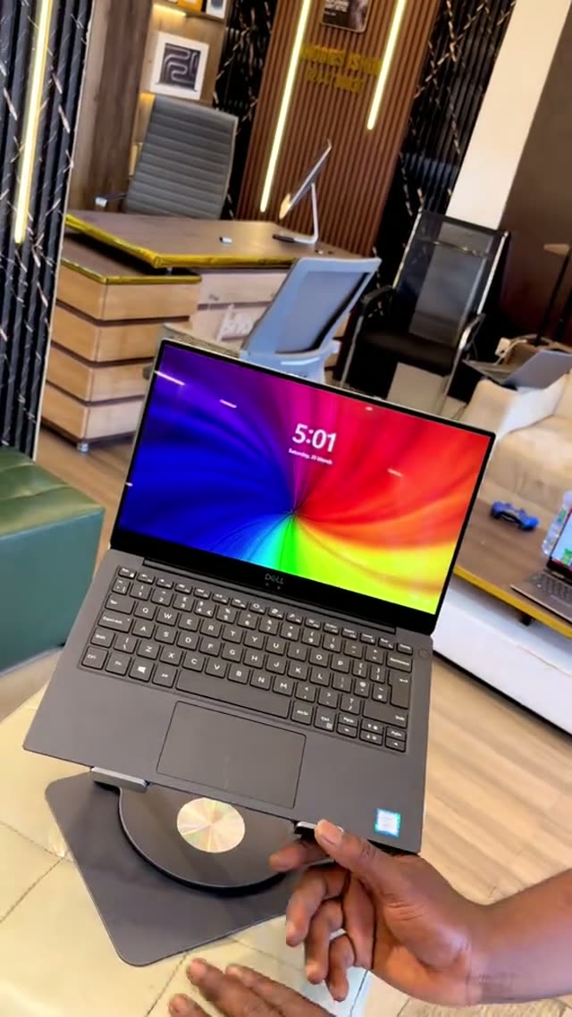 Laptop ya Touch Screen